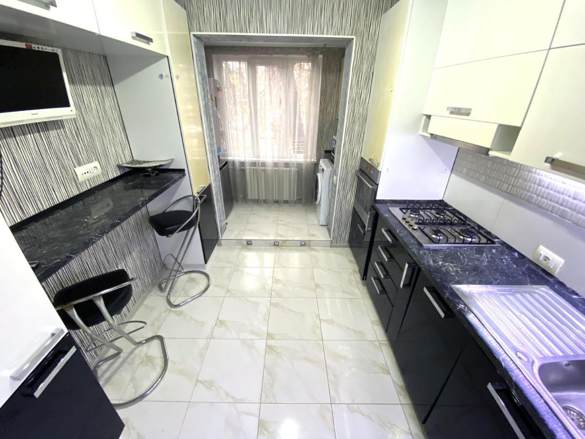 Bright Luxury Apartment Near Center キシナウ エクステリア 写真
