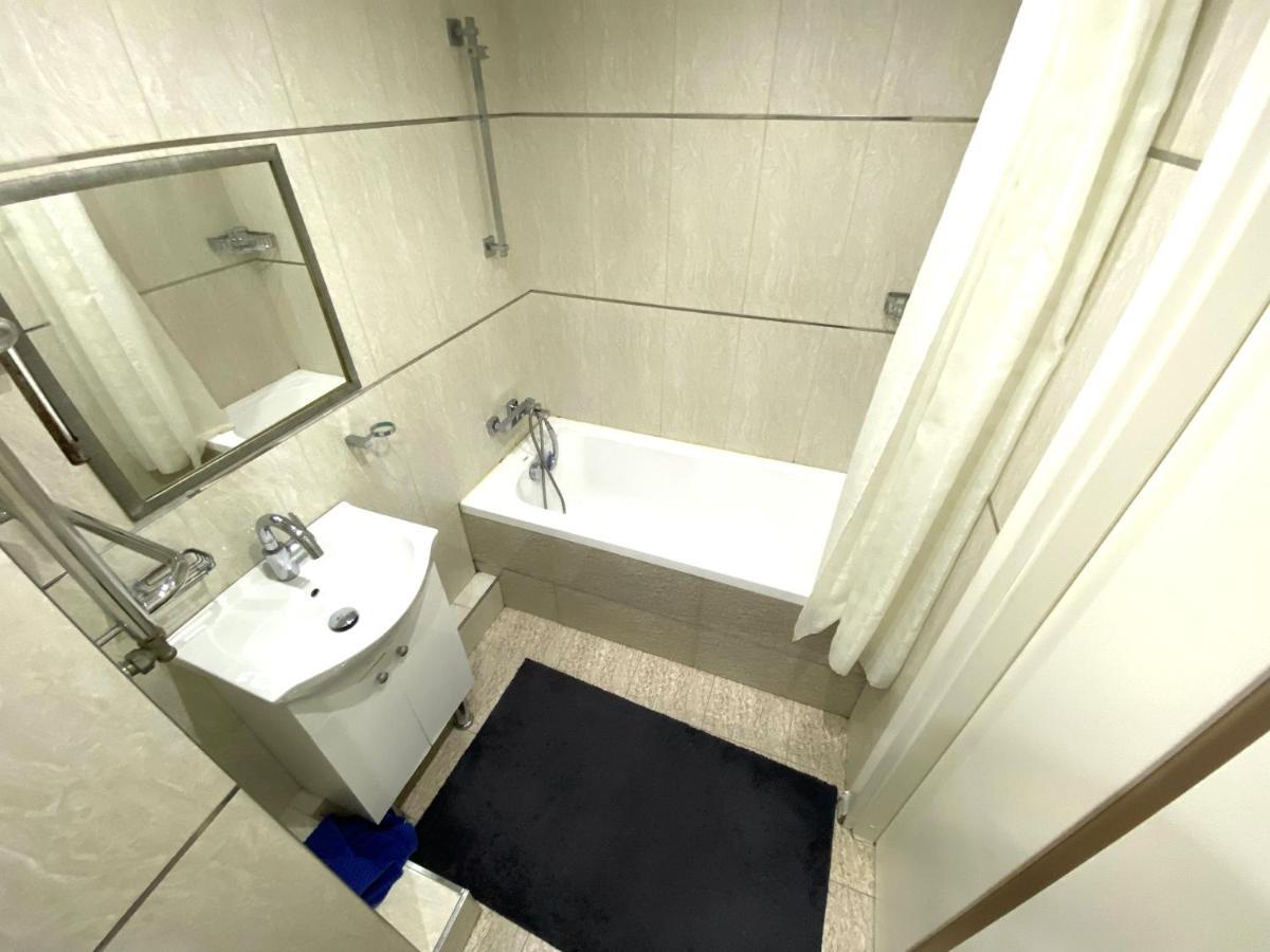 Bright Luxury Apartment Near Center キシナウ エクステリア 写真